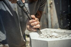 Jakie narzędzia wykorzystuje się w kamieniarstwie?