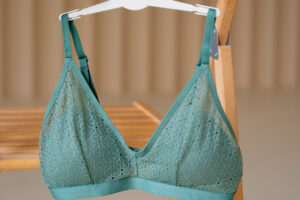 Biustonosze dla amazonek: jak wybrać idealny model po mastektomii